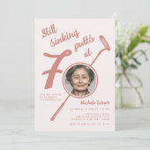 70e Invitation Anniversaire Thème Golf Rose Modern (Debout devant)