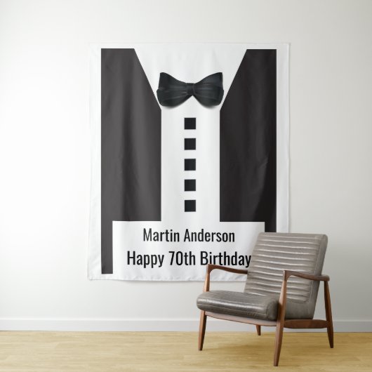 70e verjaardag 🎉 Elegant Tuxedo Wandkleed (In situ)