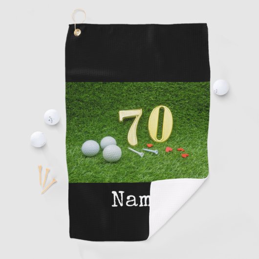 70e verjaardag met golfbal en t-shirt op groen golfhanddoek (Insitu)