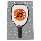 70e verjaardag Pickleball op peddel Medium Cadeauzakje (Voorkant)