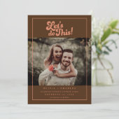 70s Retro Let’s Do This Photo  Save The Date (Debout devant)