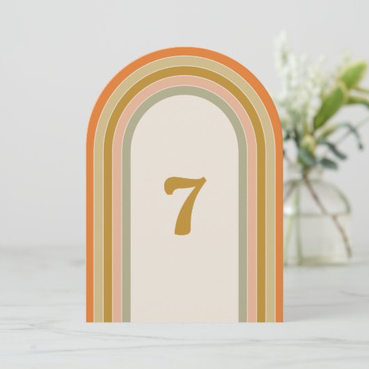 70s Retro Rainbow Groovy Trouwtafel Nummer Kaart (Staand voorkant)