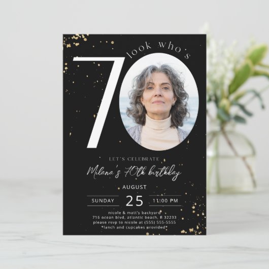 70th Birthday Black Gold Invitation Kaart Foto (Staand voorkant)