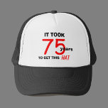 75e anniversaire Casquette de cadeaux de sac pour<br><div class="desc">Ce casquette fait un grand cadeau de 75e anniversaire pour les hommes. Il dit : "Il a fallu 75 ans pour obtenir ce Casquette." Ce design est idéal pour un homme avec un os drôle et est parfait pour toute personne qui a besoin d'idées cadeaux de 75ème anniversaire. Copyright Kathy...</div>