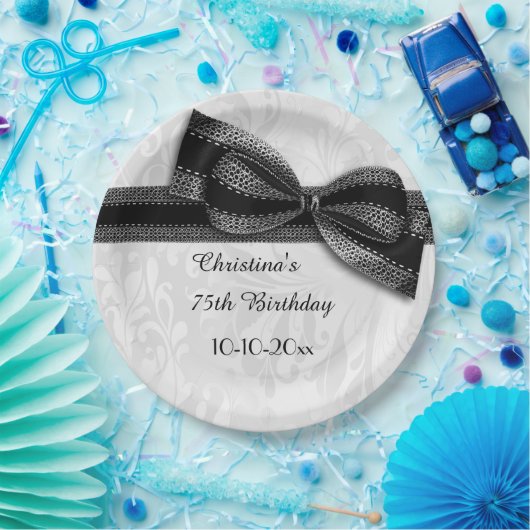 75th Birthday Black Damask en Faux Bow Papieren Bordje (Feest)