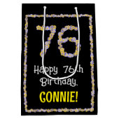 76e verjaardag: Floral Flowers Number, Custom Name Medium Cadeauzakje (Achterkant)