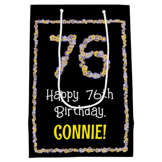 76e verjaardag: Floral Flowers Number, Custom Name Medium Cadeauzakje (Achterkant)