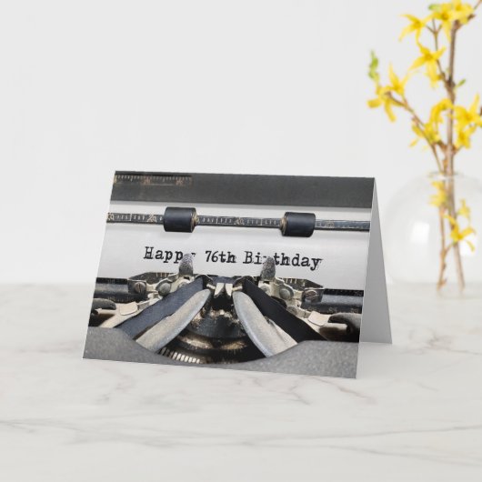 76e verjaardag Retrotypemachine Kaart (Gele Bloem)