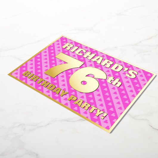 76e verjaardag — vuurroze harten en strips folie uitnodiging (Gedraaid)
