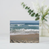 #8025 Plage  Carte postale (Debout devant)