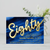 80e verjaardag feest blauw kunst gouden script folie uitnodiging (Staand Voorkant)