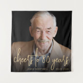 80e Verjaardagsfeest Foto Gold Script Cheers Wandkleed (Voorkant)