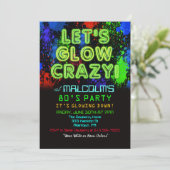 80s 80 Glow Party Invitation (Debout devant)