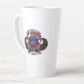 82e Mug en latte blanche de Fort Liberty (Angle gauche)