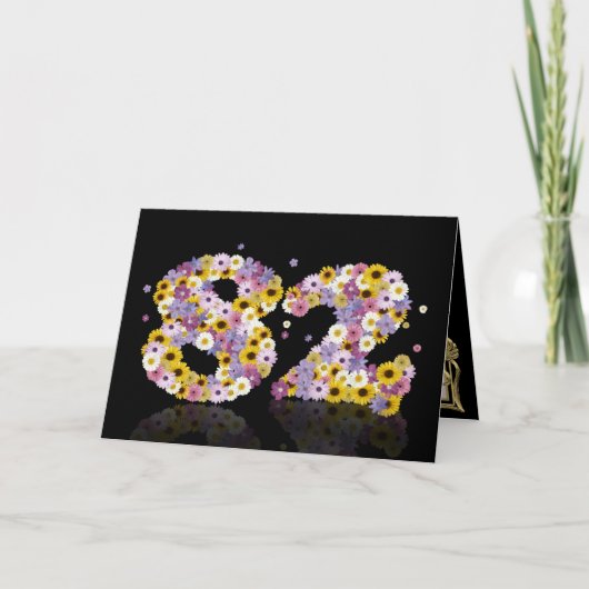82e verjaardagskaart met bloemen letters kaart (Voorkant)