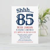 85e Surprise Birthday Invitation Mannen Navy Blue Kaart (Staand voorkant)