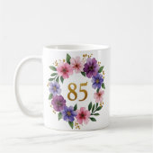 85e Verjaardag Mok – Bloemenkrans met gouden numme (Links)