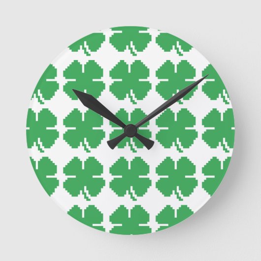 8-bits Pixel Lucky Four Leaf Clover Ronde Klok (Voorkant)