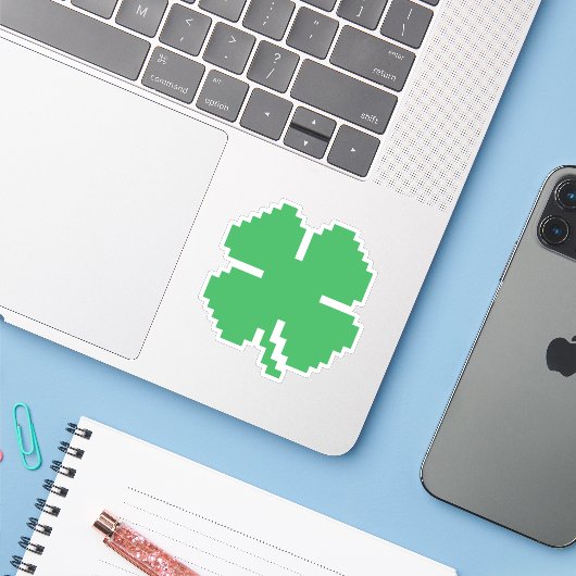 8-bits Pixel Lucky Four Leaf Clover Sticker (Laptop met iPhone)