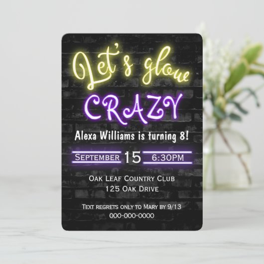 8e verjaardag Neon Glow Sign. Brick Wall Kaart (Staand voorkant)