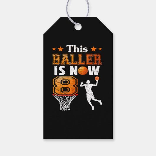 8e verjaardagscadeau Deze baller is nu 8 Cadeaulabel (Voorkant)