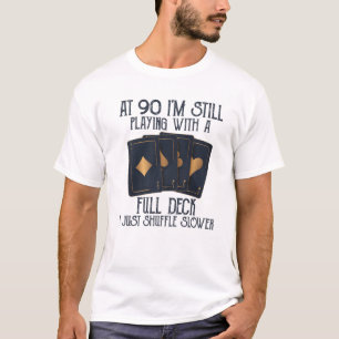 90 jaar oude kaartenspeler op de betaalkaart voor  t-shirt