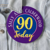 90e Anniversaire Badge à Personnaliser. (En situation)