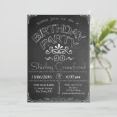 90e Chalkboard Anniversaire Célébration Invitation (Debout devant)