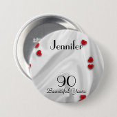 90th Birthday Button / Pin, Small Red Hearts (Voorkant /achterkant)
