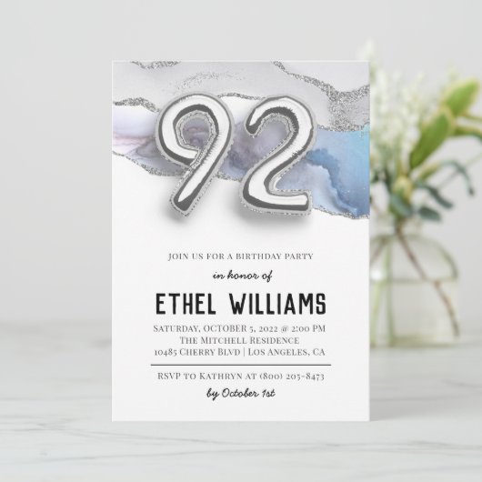 92e anniversaire de fête Invitation (Debout devant)