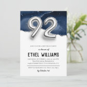 92e anniversaire de fête Invitation (Debout devant)