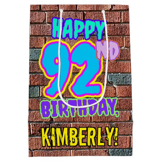 92e verjaardag: Fun, Urban Graffiti geïnspireerd K Medium Cadeauzakje (Achterkant)