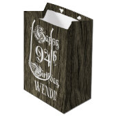 94e verjaardag: Fancy, Faux Wood Kijk + Aangepaste Medium Cadeauzakje (Voorkant Gekanteld)