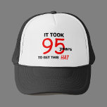 95e anniversaire Casquette de cadeaux de sac pour<br><div class="desc">Voici un cadeau spécial pour cet homme qui a eu 95 ans — un casquette qui dit : "Il a fallu 95 ans pour obtenir ce casquette." Ce casquette lui sourira le visage lors de sa journée spéciale. Copyright Kathy Henis</div>