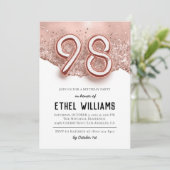 98e anniversaire de fête Invitation (Debout devant)