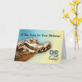 98e carte anniversaire avec un alligator souriant (Fleur jaune)
