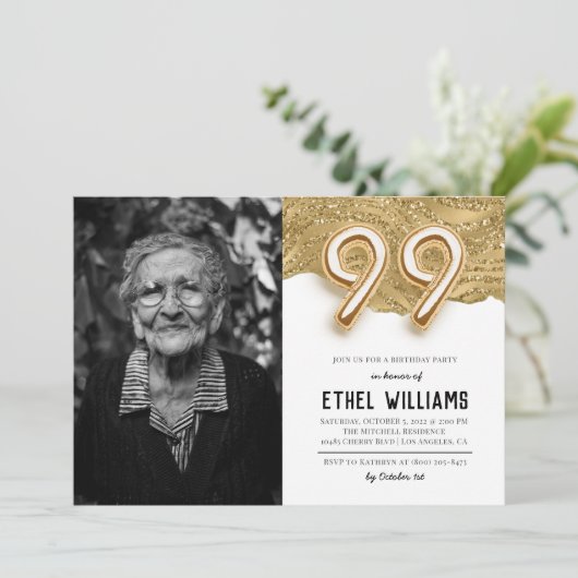 99e anniversaire de fête Invitation (Debout devant)