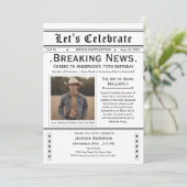 À 70 ans, félicitations ! Invitation anniversaire (Debout devant)