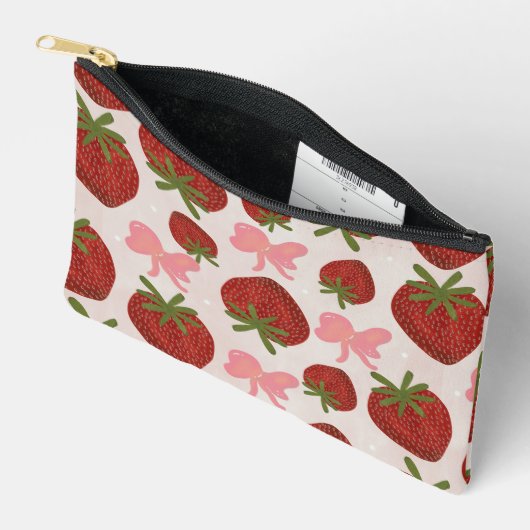 À Accessoires Pochette fraises et rubans (Ouvrir)