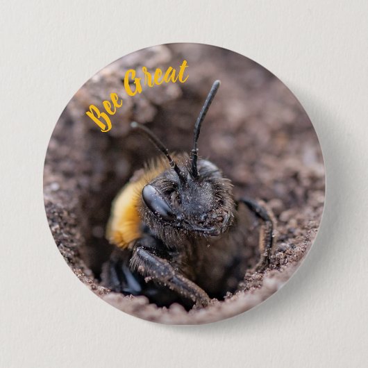 A bee on a badge ronde button 7,6 cm (Voorkant)