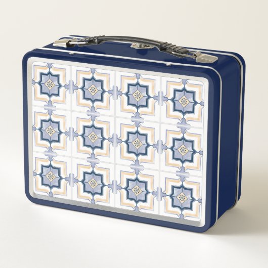 A blue and white metal lunchbox with a geometric  (Dos)