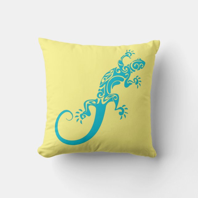 A blue gecko as a pet. Kook Art Throw Pillow Kussen (Voorkant)