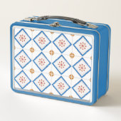 A blue metal lunchbox features a geometric tile  (Devant)