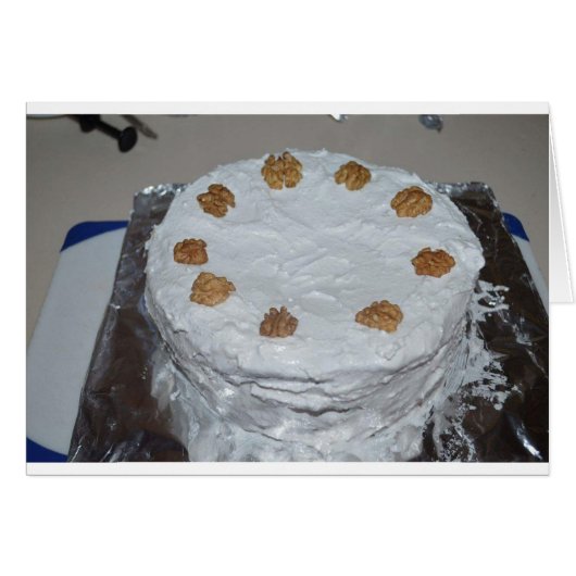 A cake with frosting (Devant horizontal)