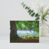 A côté de la carte postale d'eau calme (Debout devant)