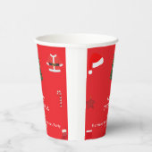 A Cozy Christmas Gathering Set on Warm Red Papieren Bekers (Rechts)