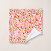 A l'air texturé de mur, couleur saumon (Gant de toilette)