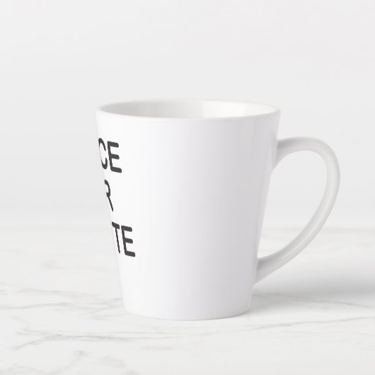 A latte mug with lettering (Droite)
