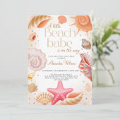 A Little Beach Babe Baby shower Uitnodiging (Staand voorkant)