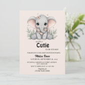 A Little Cutie Baby Shower Invitation (Debout devant)